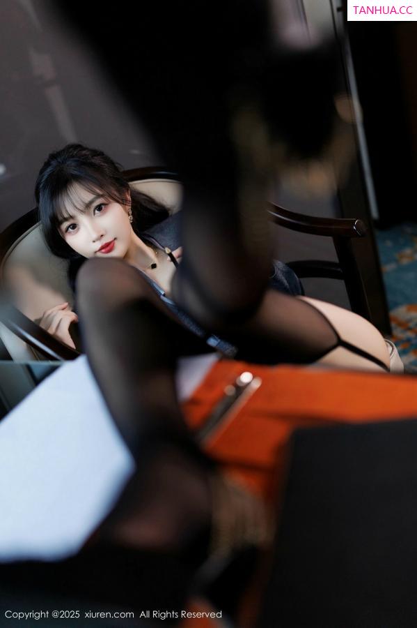   [XiuRen]高清写真图 2025.03.03 No.9957 樱桃小阑子 黑丝美腿第24张图片